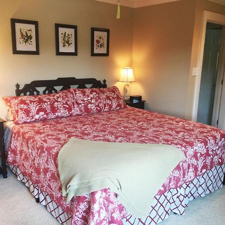 The B & B At Queenslake Midway Екстер'єр фото