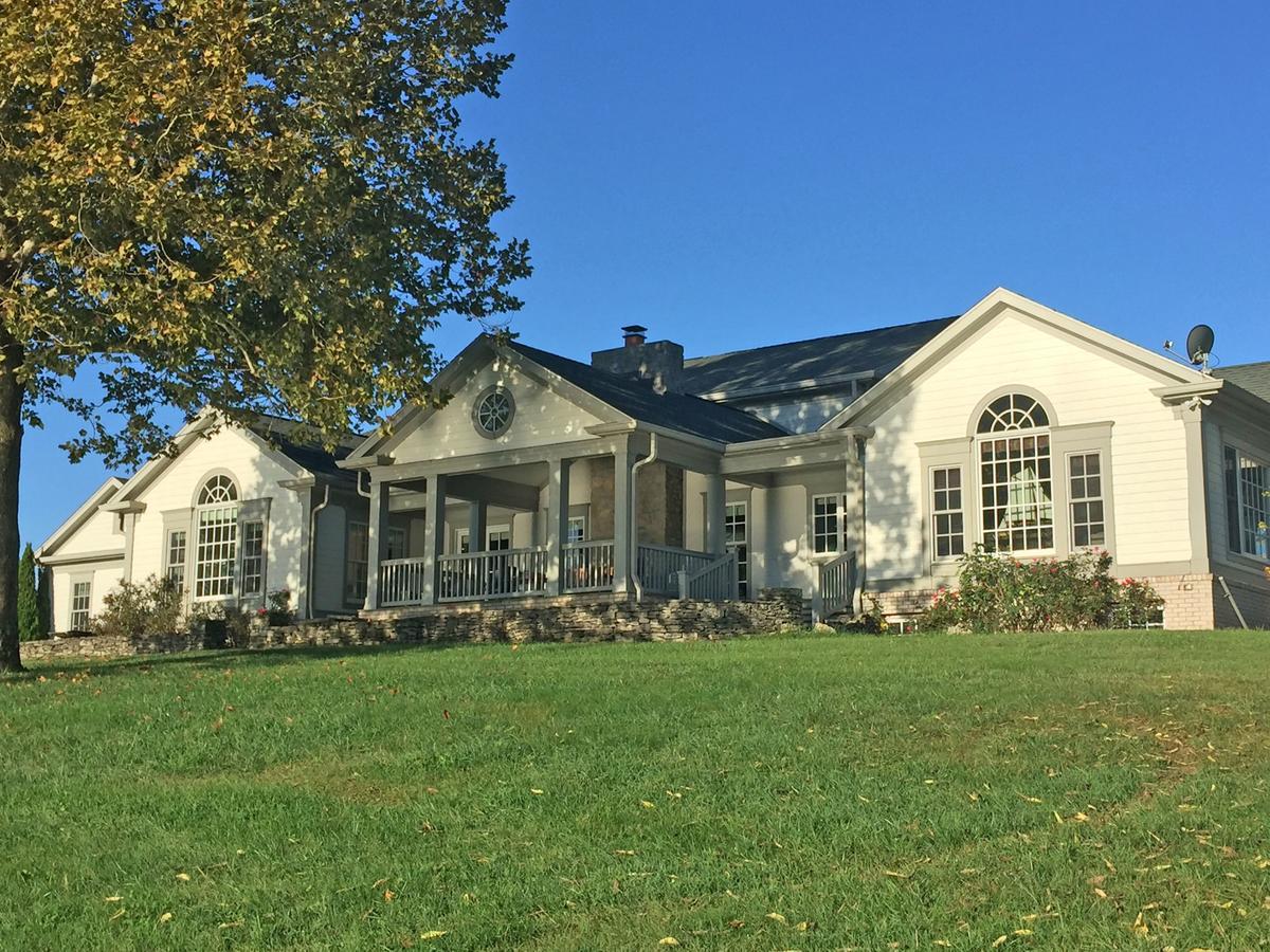 The B & B At Queenslake Midway Екстер'єр фото